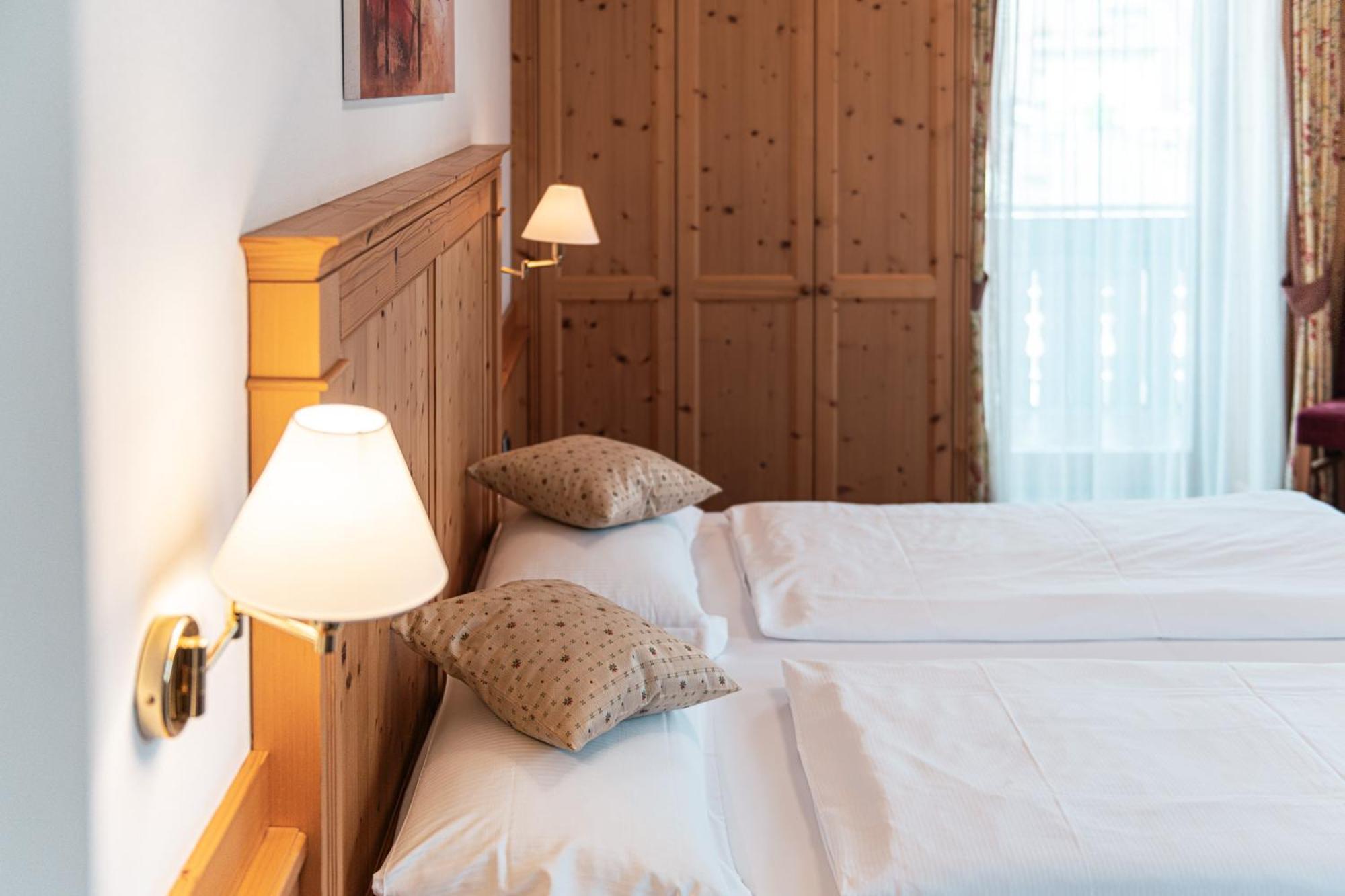 מונגואלפו Hotel Goldene Rose מראה חיצוני תמונה