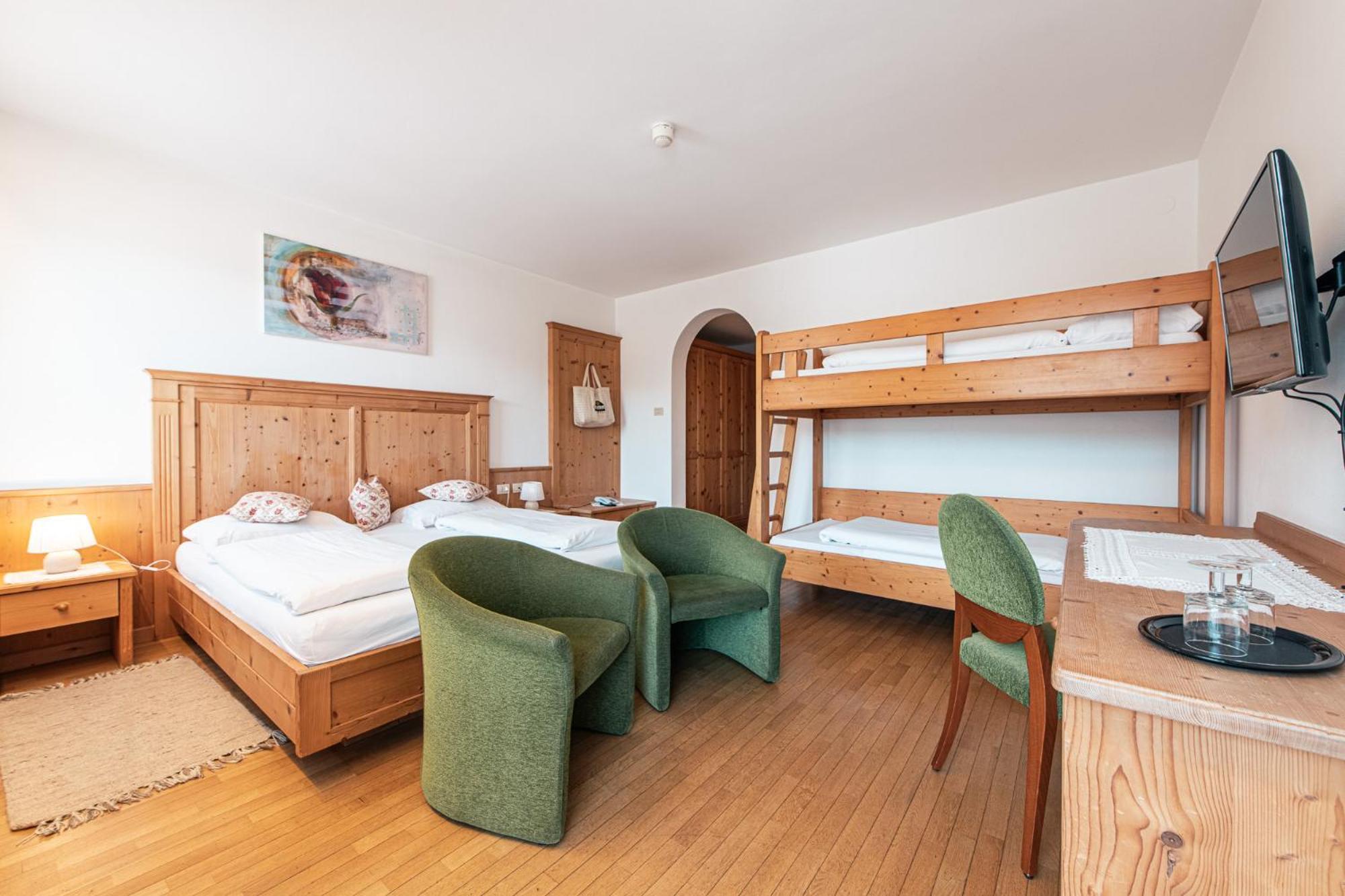 מונגואלפו Hotel Goldene Rose מראה חיצוני תמונה