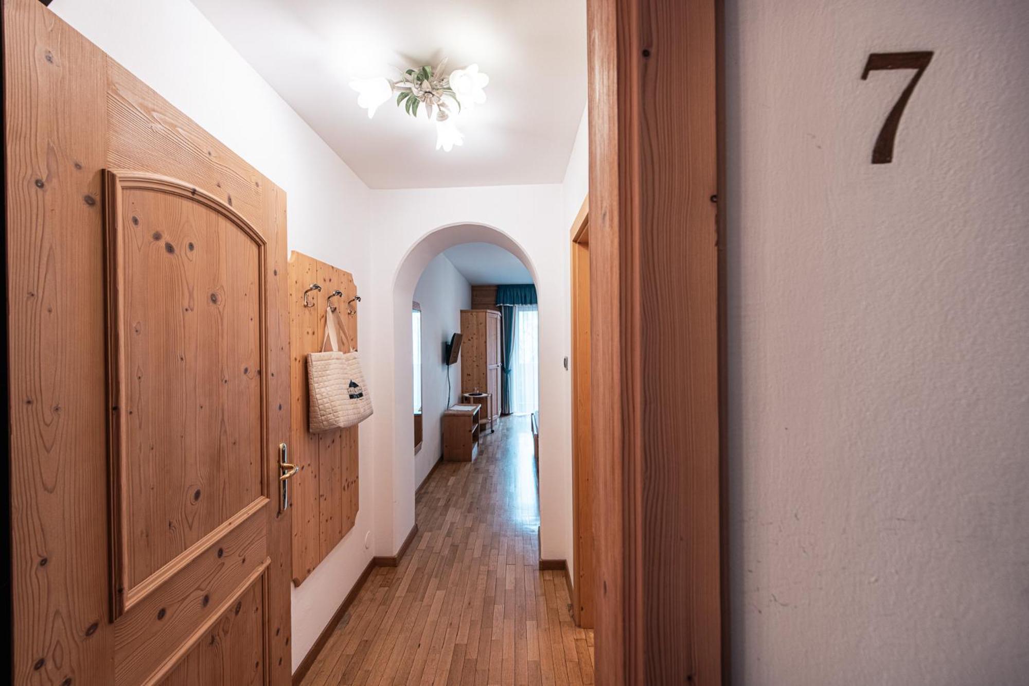 מונגואלפו Hotel Goldene Rose מראה חיצוני תמונה