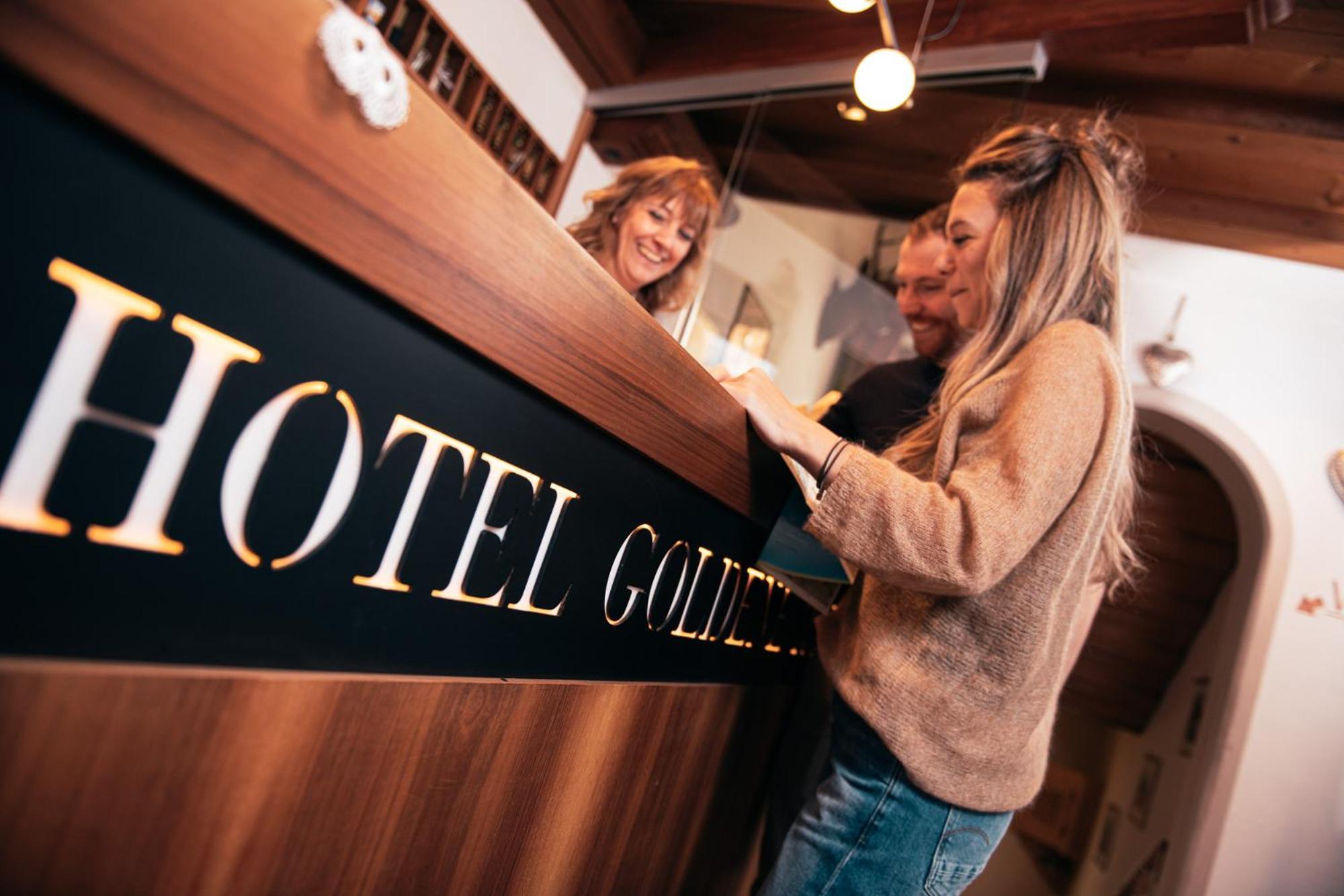 מונגואלפו Hotel Goldene Rose מראה חיצוני תמונה