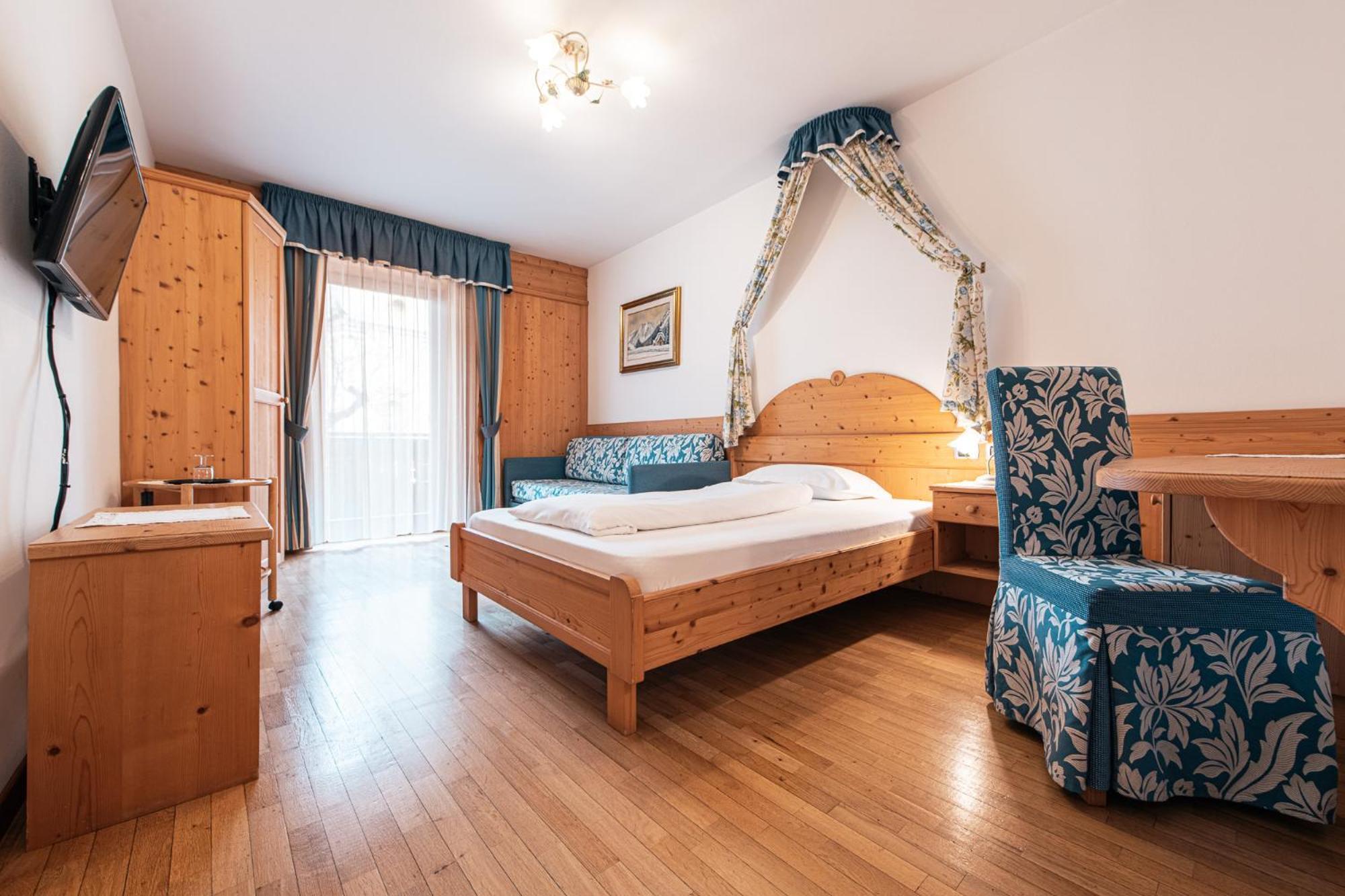 מונגואלפו Hotel Goldene Rose מראה חיצוני תמונה
