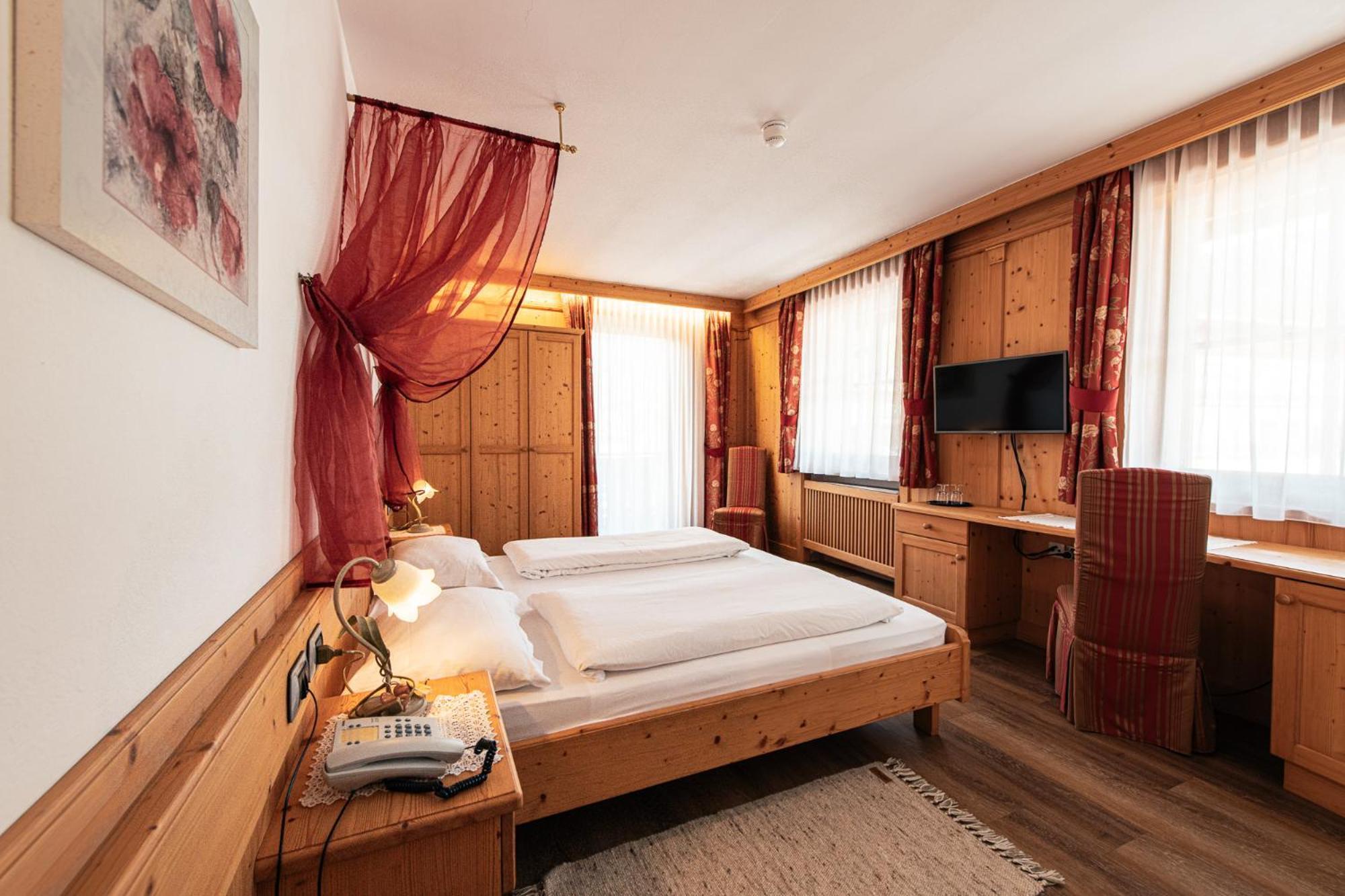 מונגואלפו Hotel Goldene Rose מראה חיצוני תמונה