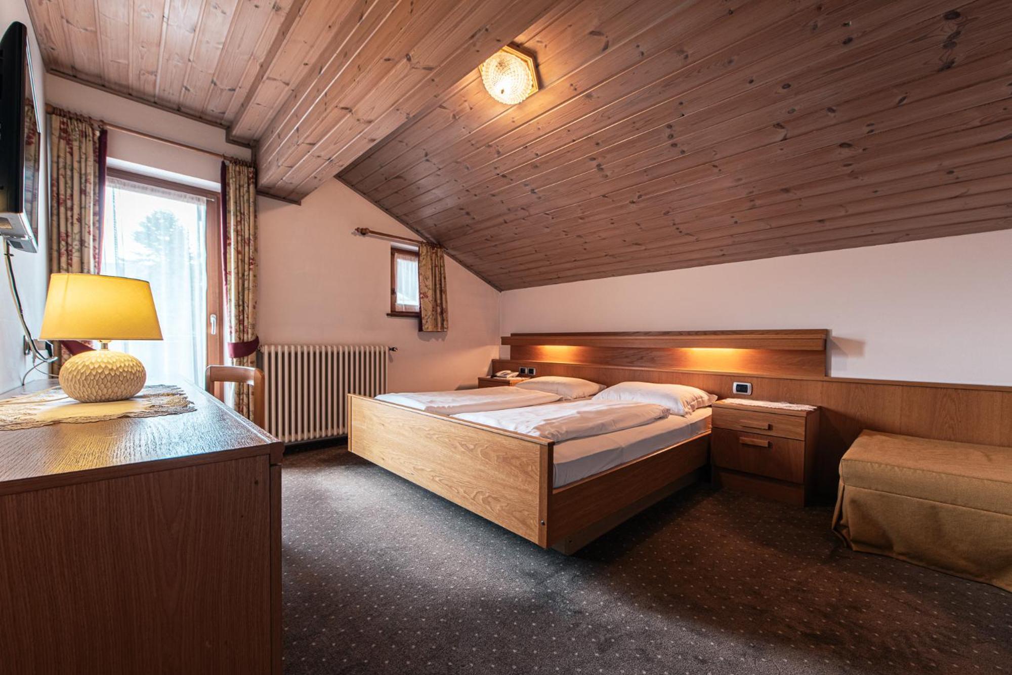 מונגואלפו Hotel Goldene Rose מראה חיצוני תמונה