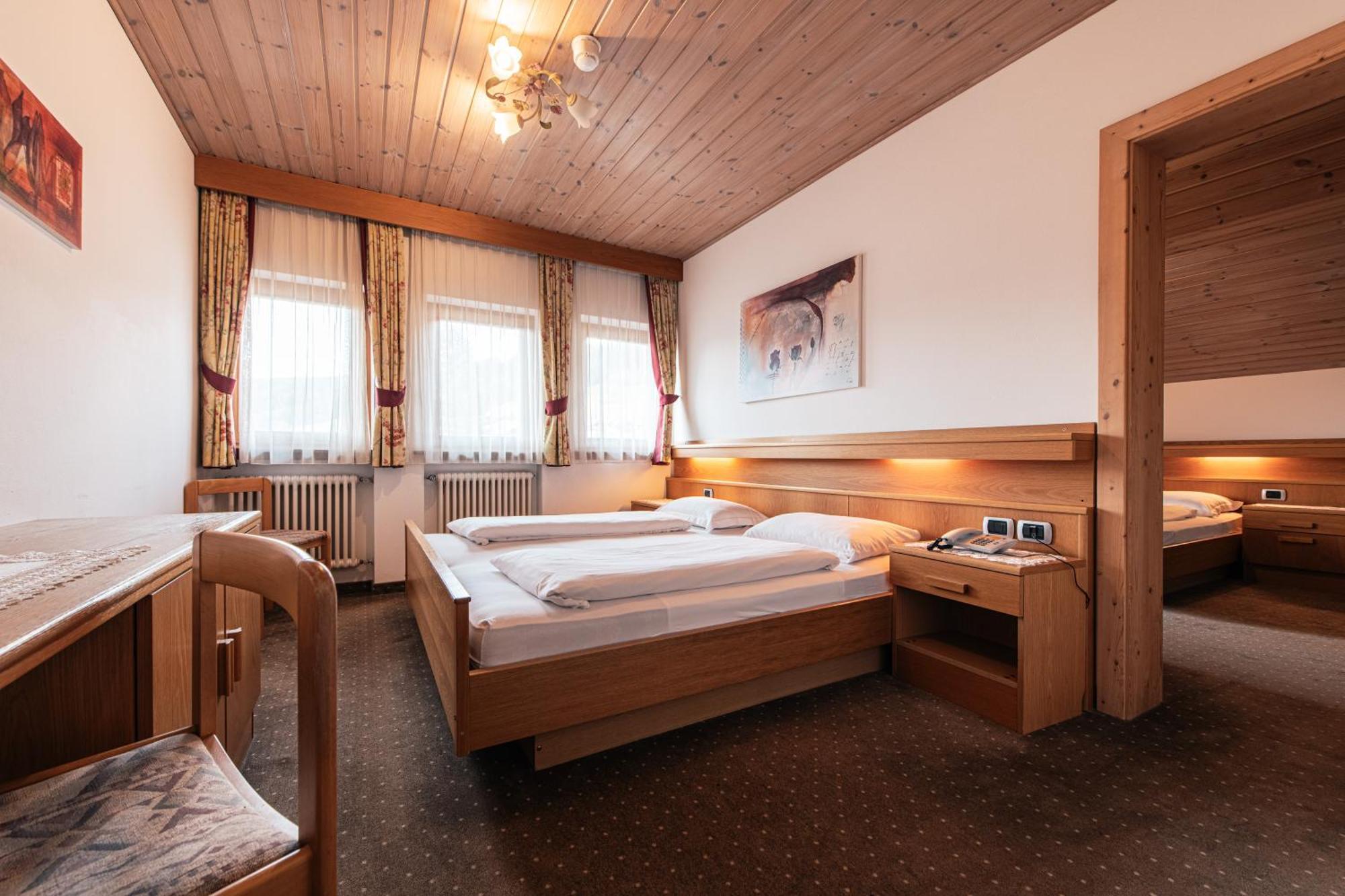 מונגואלפו Hotel Goldene Rose מראה חיצוני תמונה