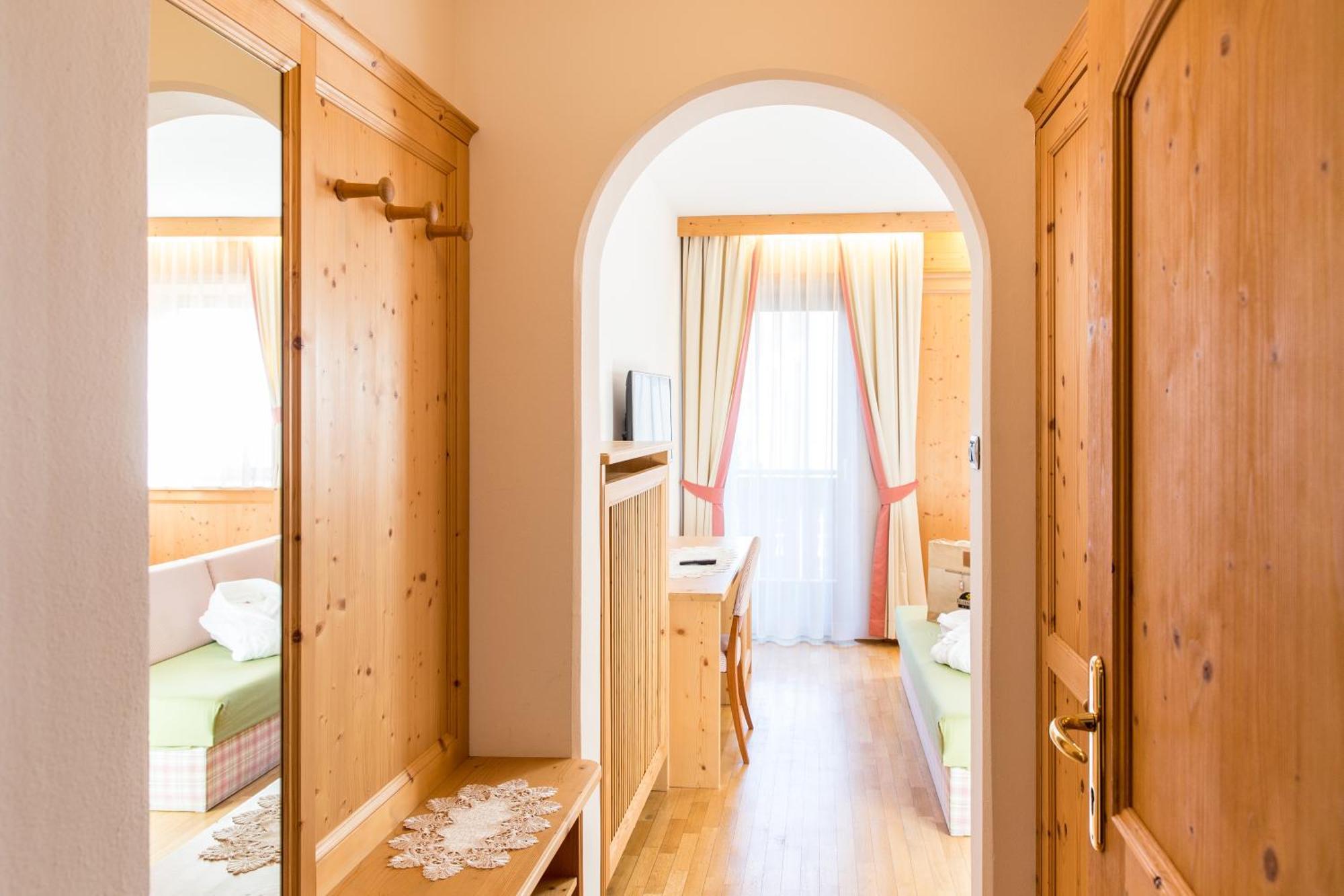 מונגואלפו Hotel Goldene Rose מראה חיצוני תמונה