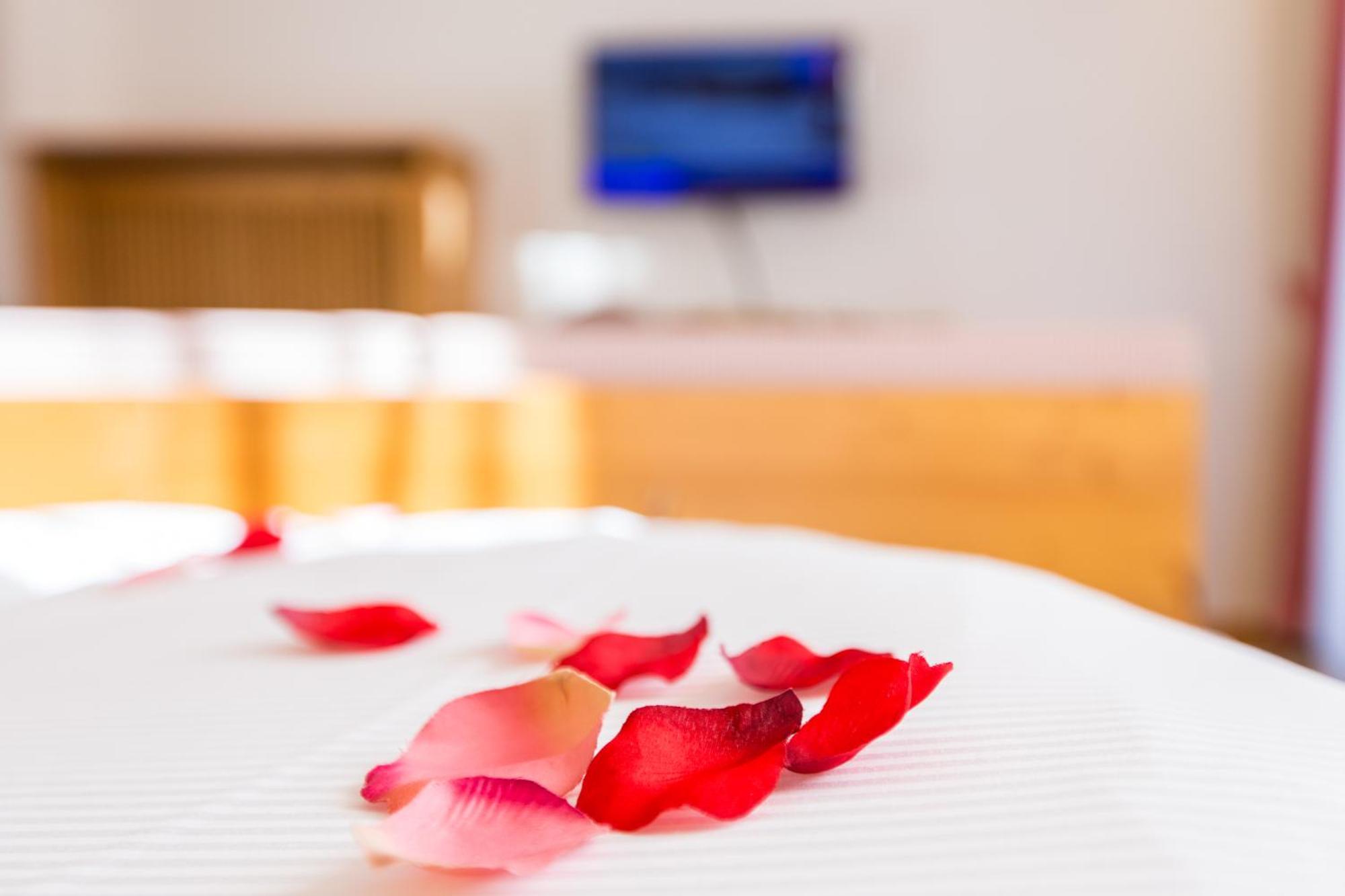 מונגואלפו Hotel Goldene Rose מראה חיצוני תמונה