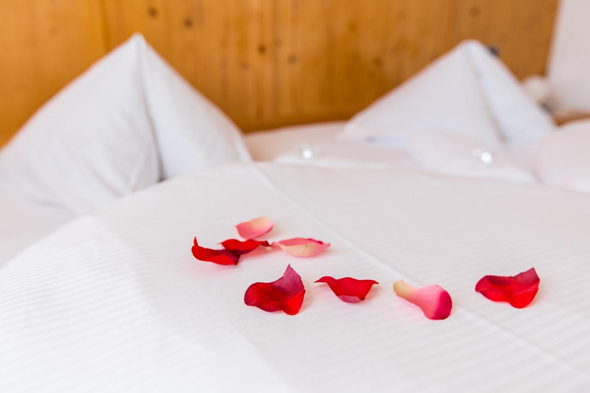 מונגואלפו Hotel Goldene Rose מראה חיצוני תמונה