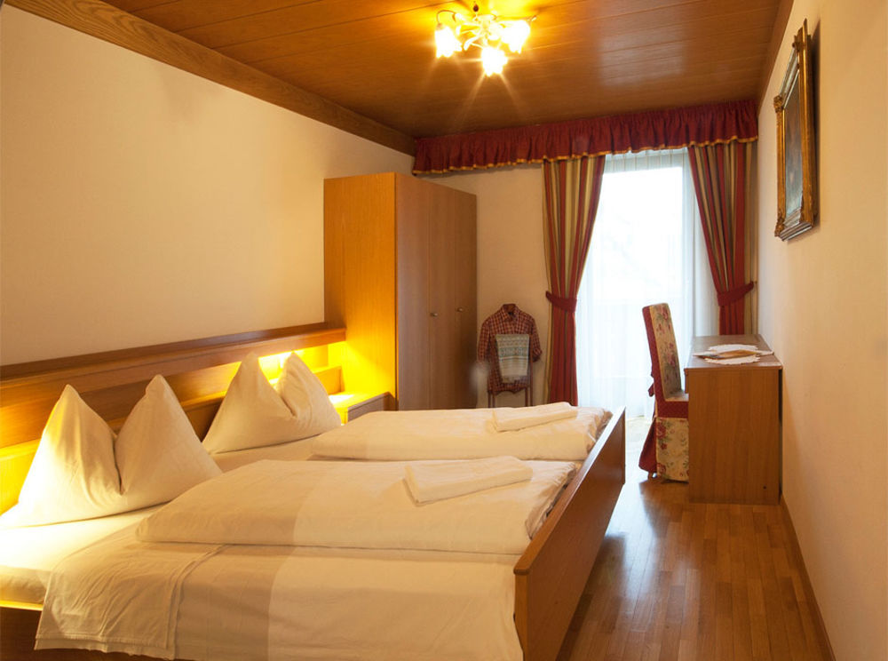מונגואלפו Hotel Goldene Rose מראה חיצוני תמונה