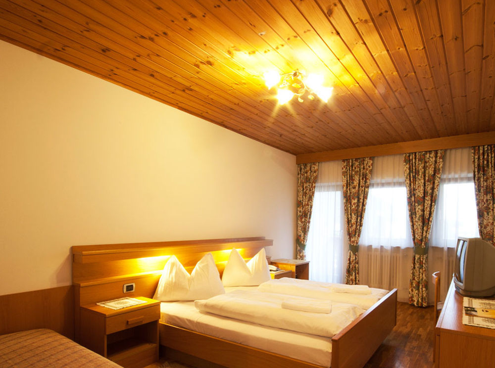 מונגואלפו Hotel Goldene Rose מראה חיצוני תמונה