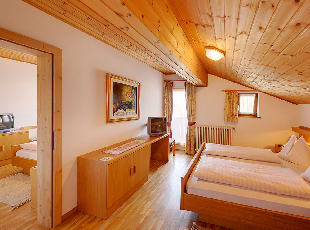 מונגואלפו Hotel Goldene Rose מראה חיצוני תמונה